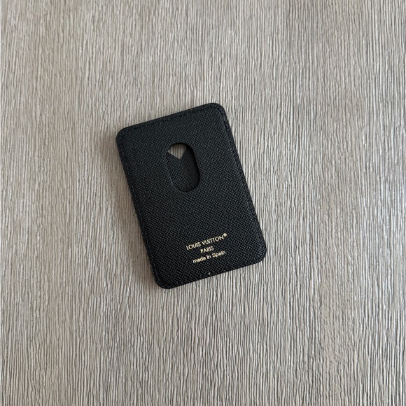 LV Phone Magnet Wallet In Reverse Monogram - Picture 2 of 4